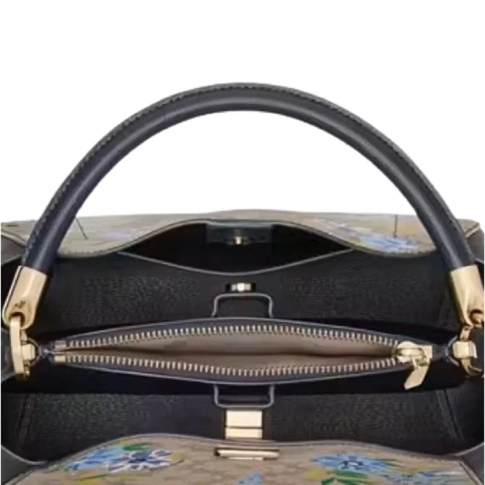 Kate Spade New York
SPADE FLOWER FLORAL MEDIUM TOP HANDLE SATCHEL - Picture 5 of 6